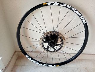 llanta nueva Mavic Crossride 26 pulgadas trasera.