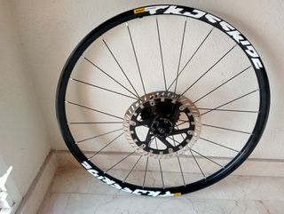 llanta nueva Mavic Crossride 26 pulgadas trasera.