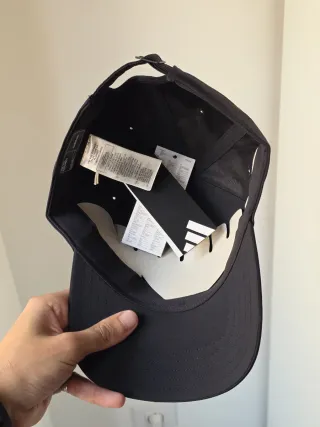 Gorra Adidas Negra con 3 Rayas