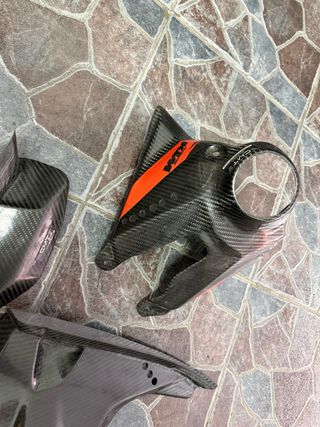 Cubre depósito CMT KTM 2017 Carbono