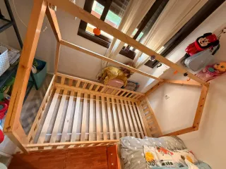 Cama infantil de madera
