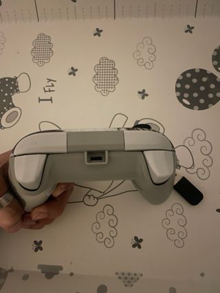 Mando inalámbrico con diseño único