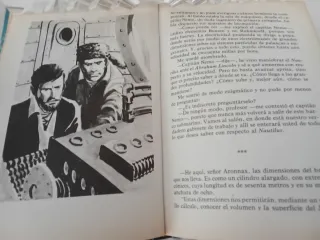 Libro vintage "20.000 leguas de viaje submarino"