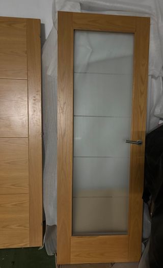 Puerta Roble Claro ciegas y Cristal+Accesorio Inox