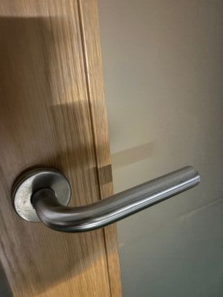 Puerta Roble Claro ciegas y Cristal+Accesorio Inox