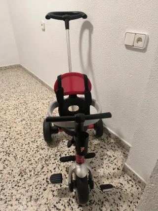 Triciclo para bebé con manillar