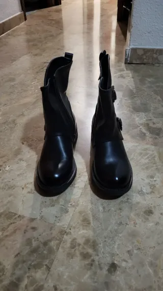 Botas negras de cuero
