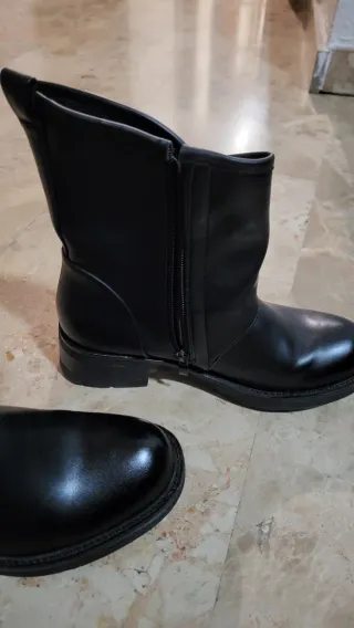 Botas negras de cuero