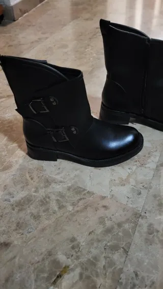 Botas negras de cuero