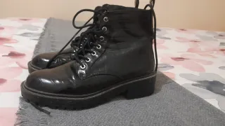 Botas negras efecto piel