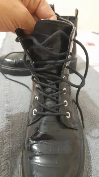 Botas negras efecto piel