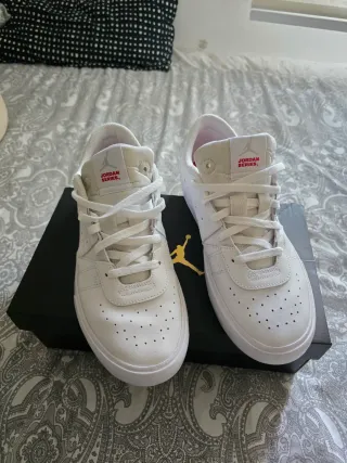 Zapatillas Jordan University Blancas