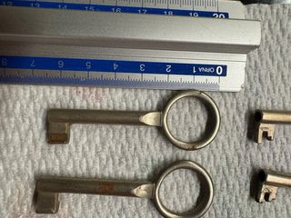 Lotto 12 vecchie chiavi