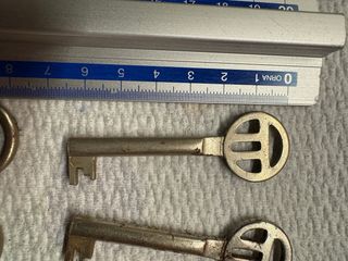 Lotto 12 vecchie chiavi