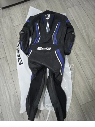 Mono de moto Bela negro y azul