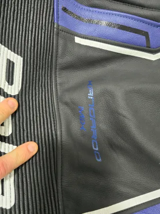 Mono de moto Bela negro y azul