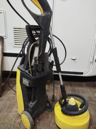 Hidrolimpiadora Karcher con accesorio