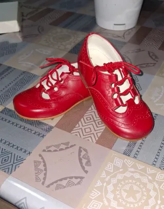Zapatos rojos niño