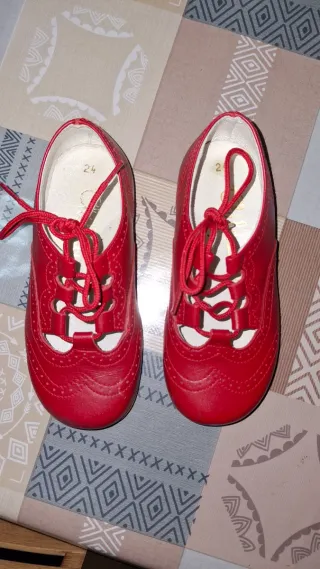 Zapatos rojos niño