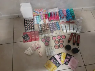 Lotto 149 cosmetici: creme, maschere viso