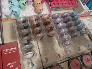 Lotto 149 cosmetici: creme, maschere viso