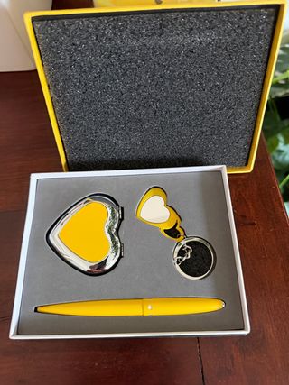 Set portachiavi, penna e specchio a cuore