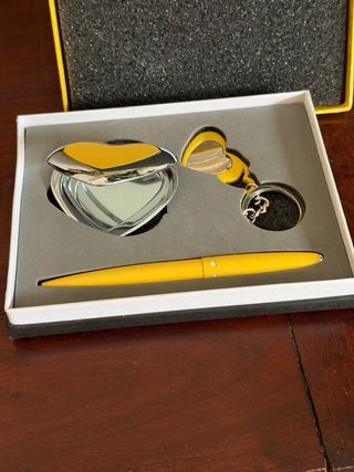 Set portachiavi, penna e specchio a cuore