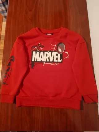 Sudadera Marvel Talla 5-6 Años Roja