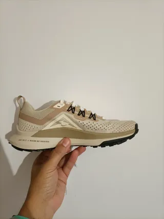 T39 Nike React Pegasus Trail 4 Beige