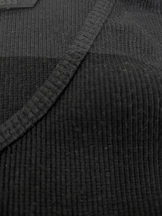 Camiseta sin mangas Guess negra