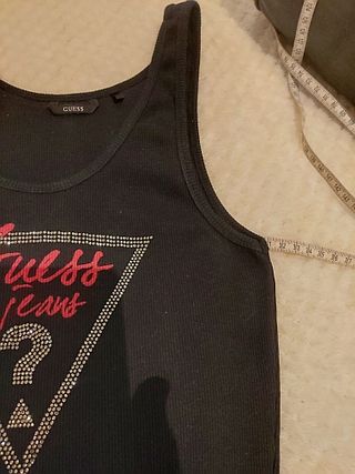 Camiseta sin mangas Guess negra