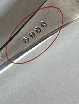 Tenedores de metal plateado con estuche