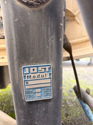 Remolque forestal con grúa. Muy poco peso.