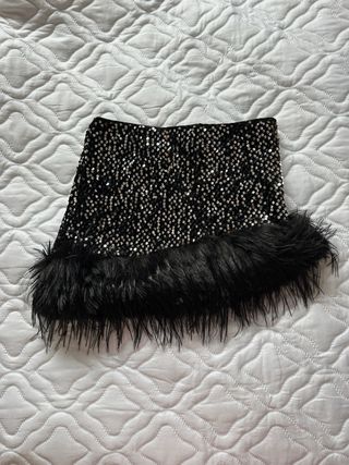 Falda lentejuelas y pelo fiesta