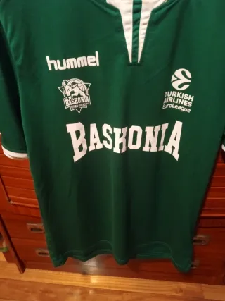 Camiseta Baskonia Hummel Talla L