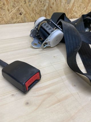 Cinturón y cierre coche