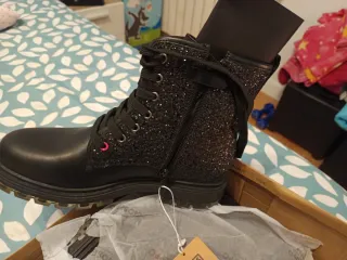 Botas negras con brillo