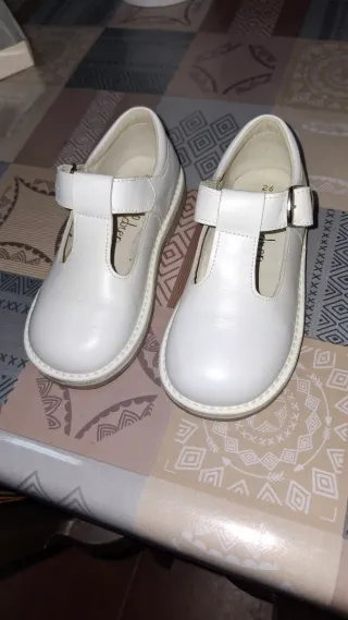 Zapatos blancos niño