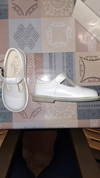 Zapatos blancos niño