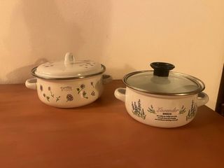 2 cazos pequeños esmaltados