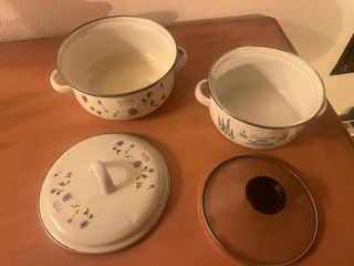 2 cazos pequeños esmaltados