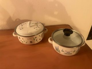 2 cazos pequeños esmaltados