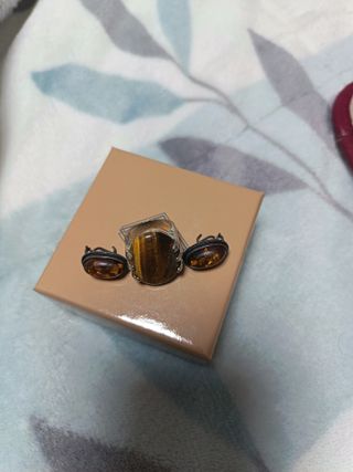 Conjunto Plata: Anillo y Pendientes Piedra Marrón