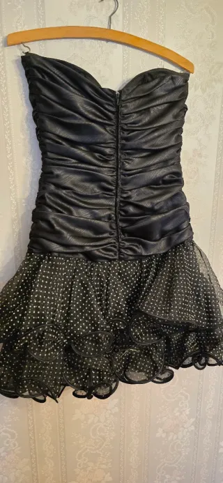 Vestido Negro con Lunares Plateados y tul