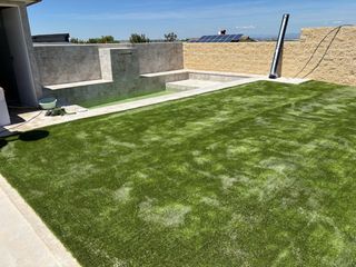 Instalación profesional de césped artificial