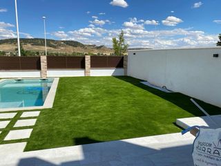 Instalación profesional de césped artificial