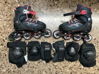 Patines en línea y protecciones.