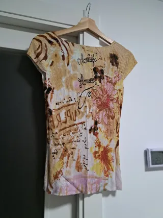 Camiseta pedrería floral talla L