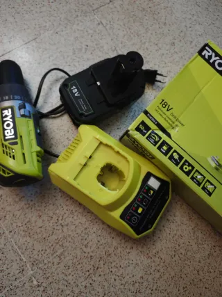 Taladro Ryobi 18V con cargador y batería