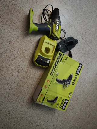 Taladro Ryobi 18V con cargador y batería
